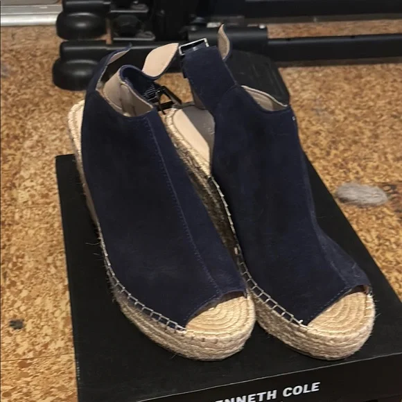 Kenneth Cole Navy Wedge Sandals. Size 7.5 preloved - Picture 1 of 16